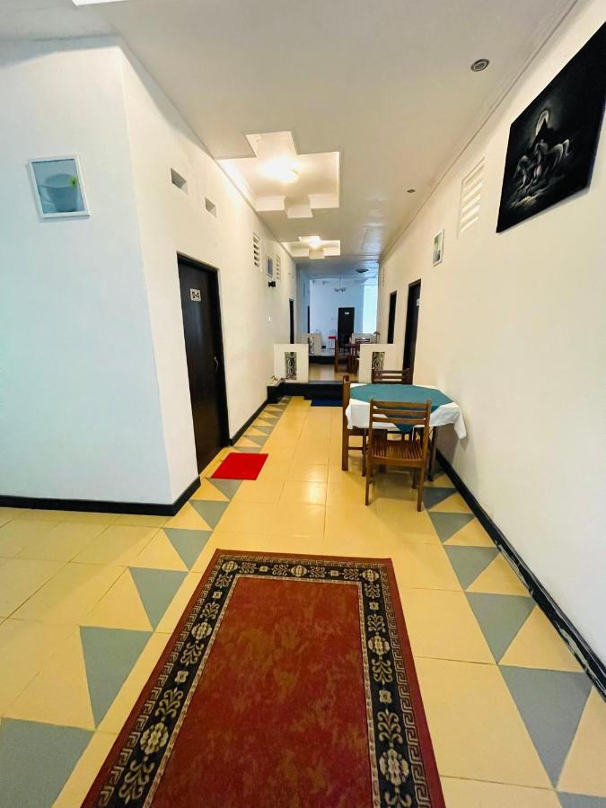 Travellers Halt Hotel Ratnapura Exterior photo