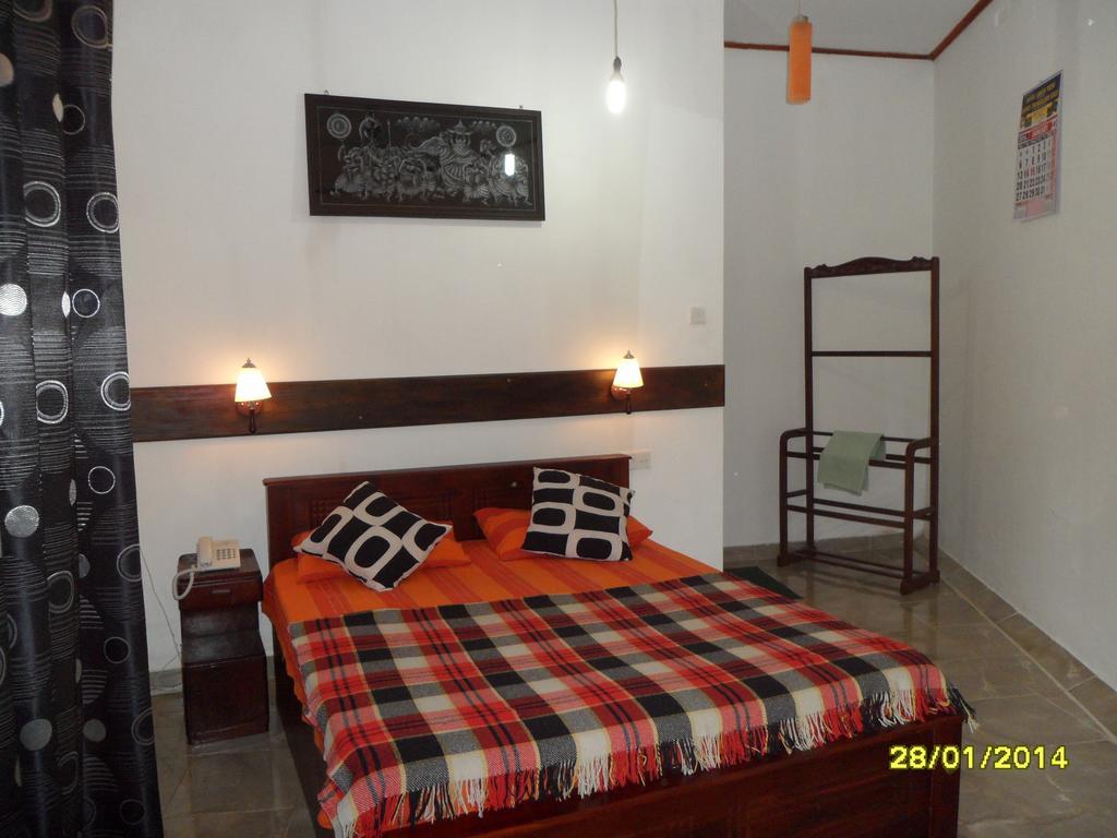 Travellers Halt Hotel Ratnapura Exterior photo