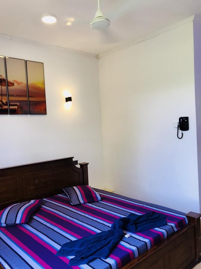 Travellers Halt Hotel Ratnapura Exterior photo