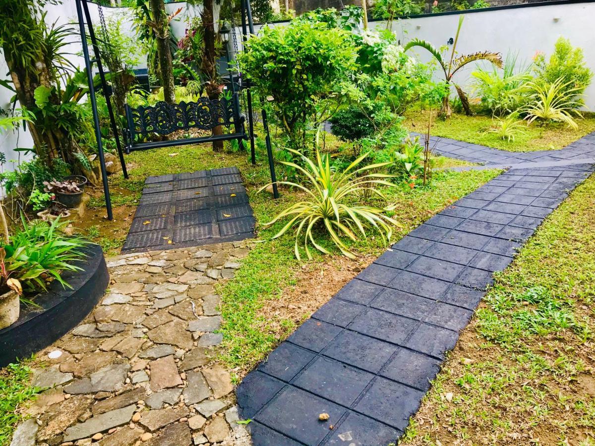 Travellers Halt Hotel Ratnapura Exterior photo